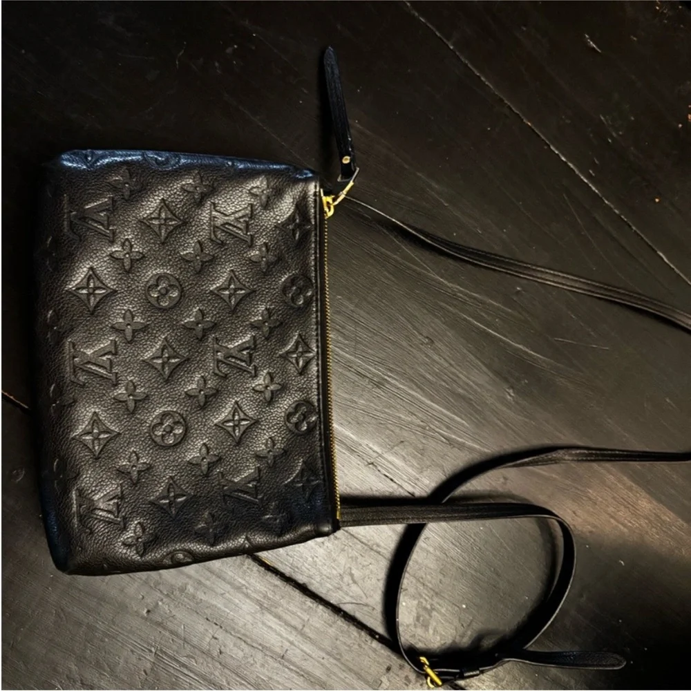 Louis Vuitton Black Crossbody Bag with Gold Accents - Picture 2 of 4